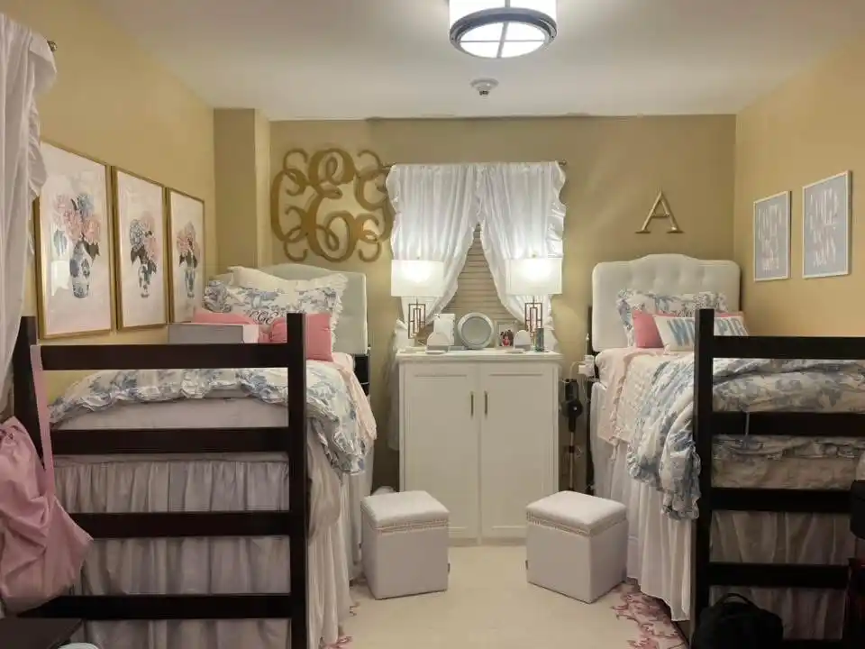 How Much Should Parents Budget for a College Dorm Room